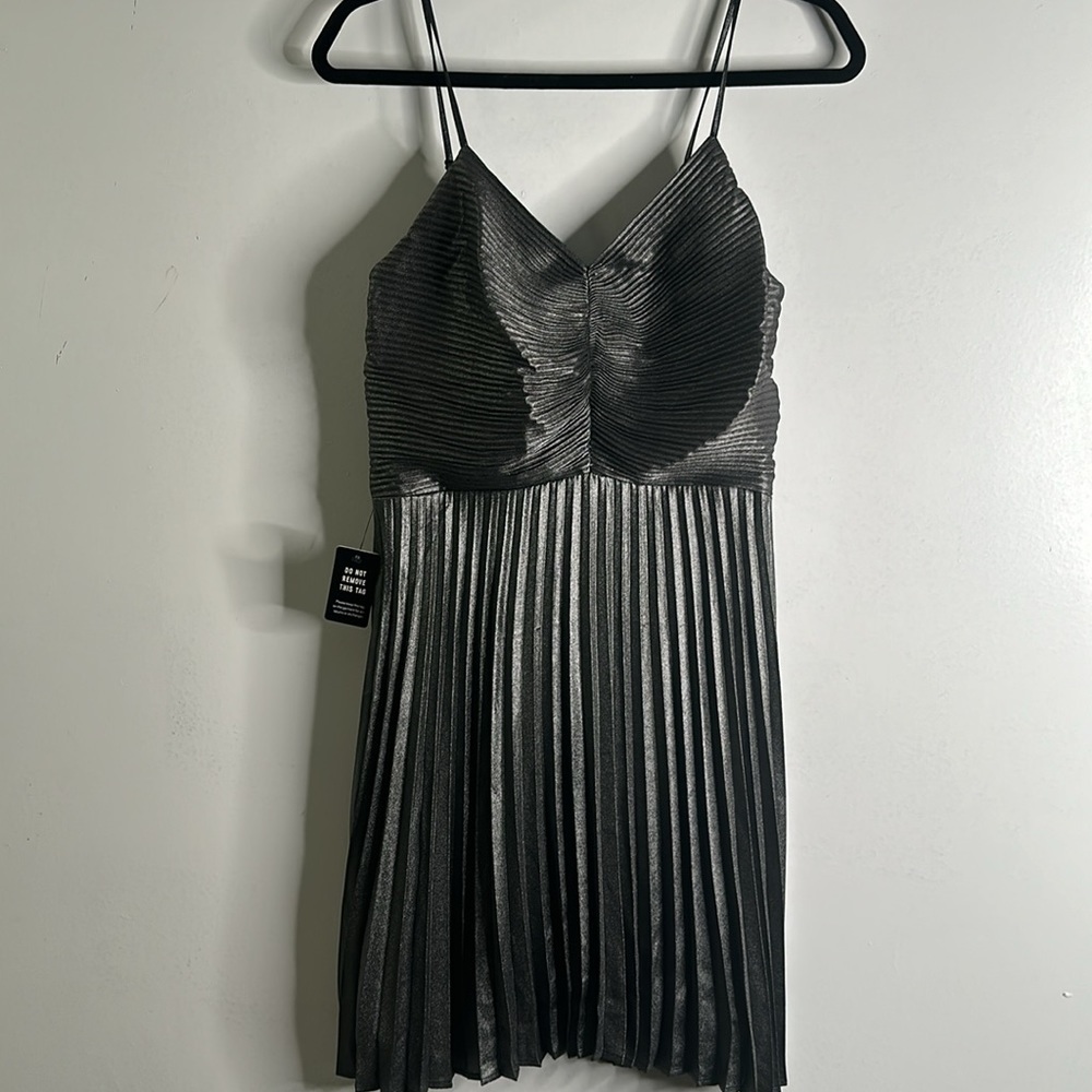 Express now metallic pleated mini dress size medium new - Picture 8 of 12